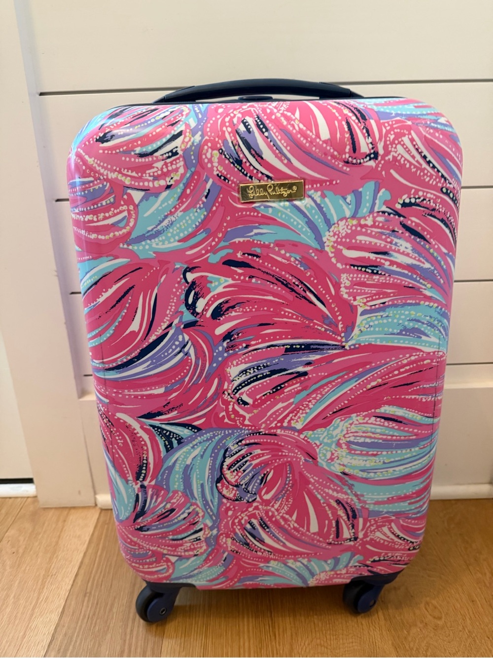 Lilly Pulitzer Hatd Spinner Carry On Luggage i-Dragon Fruit Oh My Guava